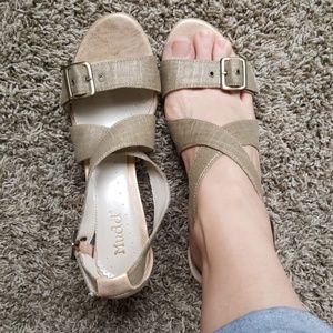 LAST CHANCE Mudd heeled gold platform sandals 9.5
